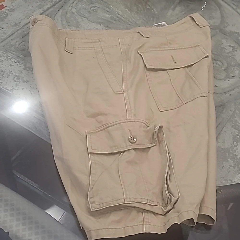 DOCKERS MEN'S KHAKI CARBO SHORTS BERMUDA SIZZE 33 LIKE NEW